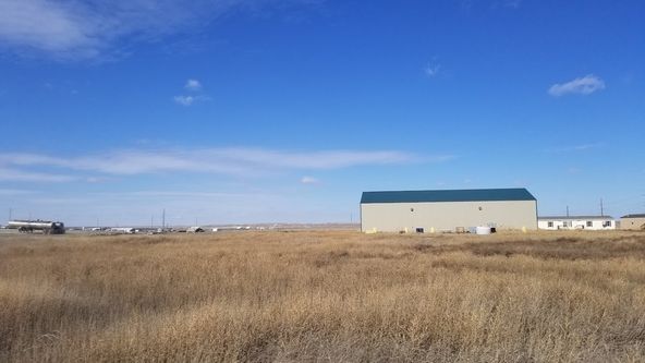 RJ Corman-5,000 SQ FT Shop On 10 Acres With Office Trailer : 6011 138th Ave NW, Williston, ND 58801